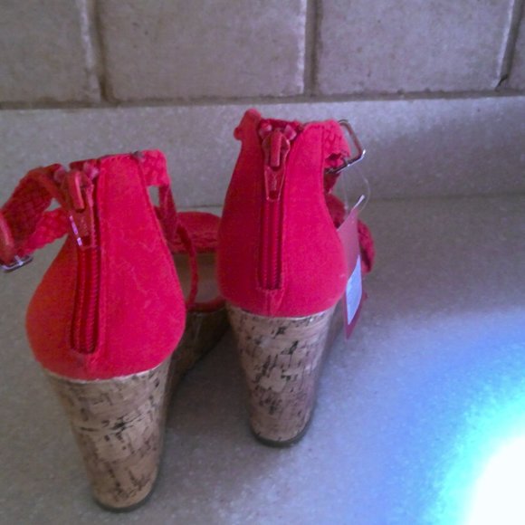 MOSSIMO CORAL WEDGE ZIPPERED BACK SANDALS SIZE 6 - Picture 3 of 5